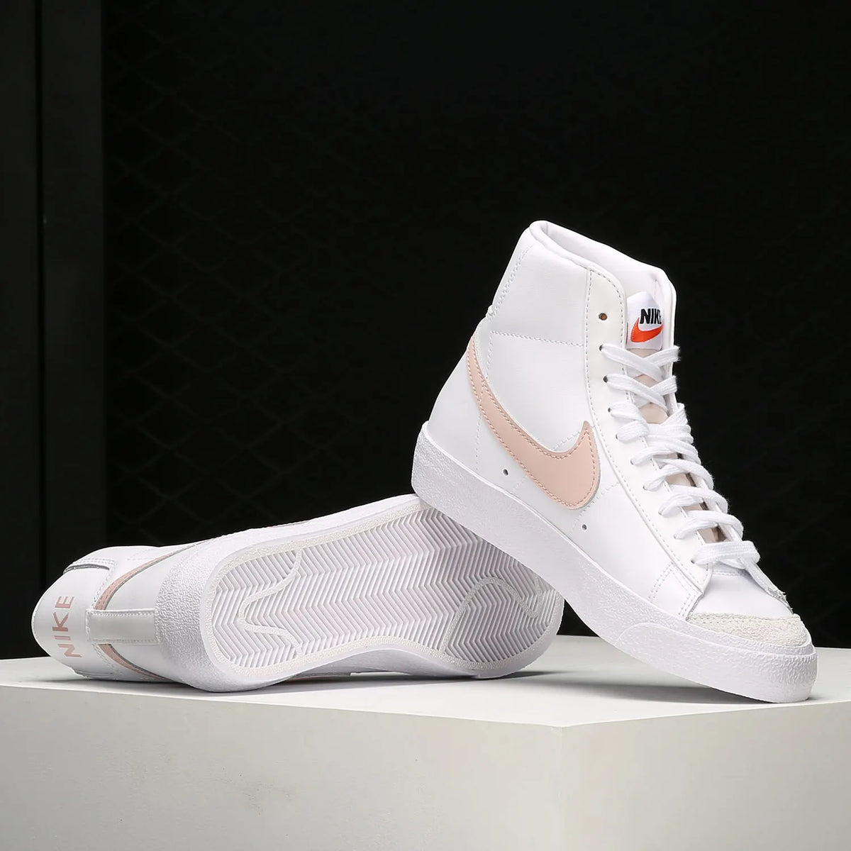 Nike Genuine Blazer Pioneer Dámske polovičné ležérne tenisky CZ1055-118