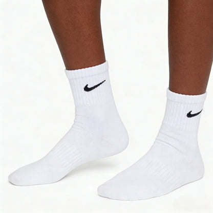 Calzini da basket casual imbottiti a taglio medio Nike, confezione mista unisex, bianchi SX7667-100