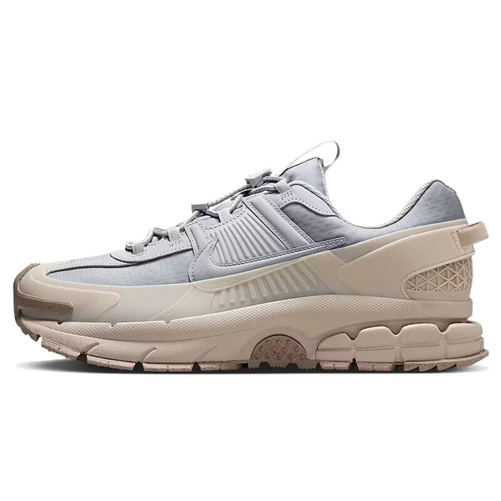 Nike Zoom Vomero 5 Roam : chaussures de course unisexes basses, souples, résistantes et imperméables, pour l'entraînement, la ville et les trajets quotidiens, modèle FV2295-201