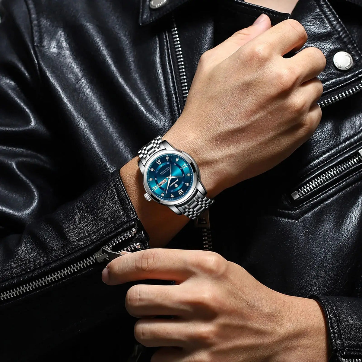 Trendy, luxury POEDAGAR men’s wristwatch, water-resistant, made of stainless steel, with luminous hands, date display and quartz movement.