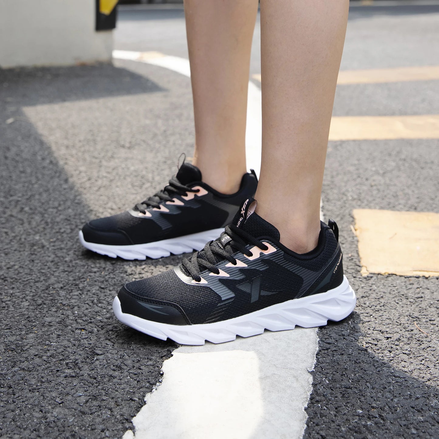 Zapatillas de running Xtep para mujer, nueva moda, ligeras y transpirables, con amortiguación, calzado deportivo femenino 879318110073