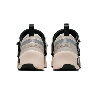 Nike TRUNNER LX: Zapatillas de running para mujer elegantes, versátiles, cómodas y antideslizantes, con amortiguación y durabilidad HQ2164-102