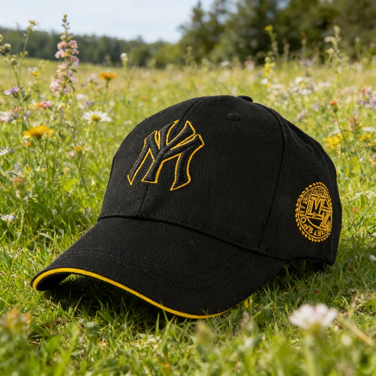 Moderne baseballkasket: Giv dit udendørslook et løft! Med klassiske New York-logoer og retro-badges er den både moderigtig