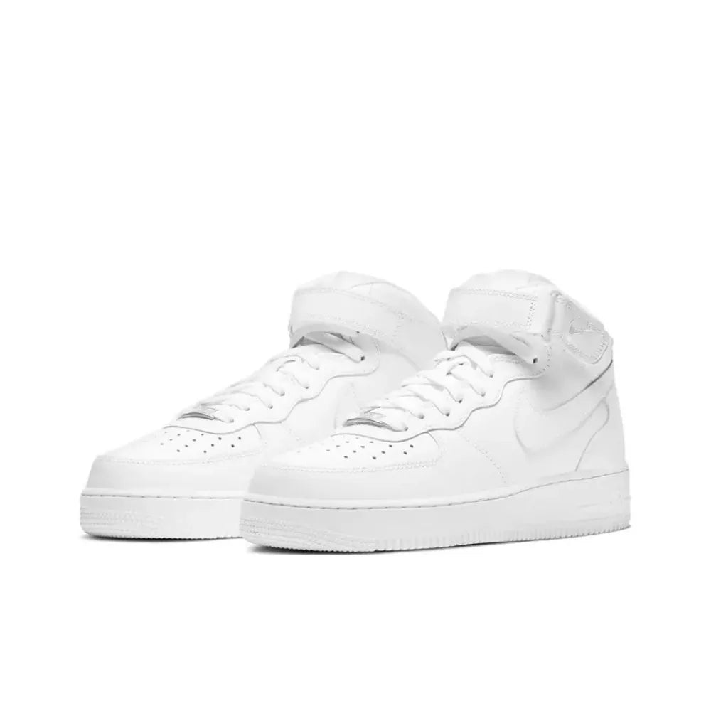 Unisex superge Nike Air Force 1 Mid – klasičen dizajn, oblazinjena podpora gležnja za vsakodnevno in vsestransko nošenje CW2289-111