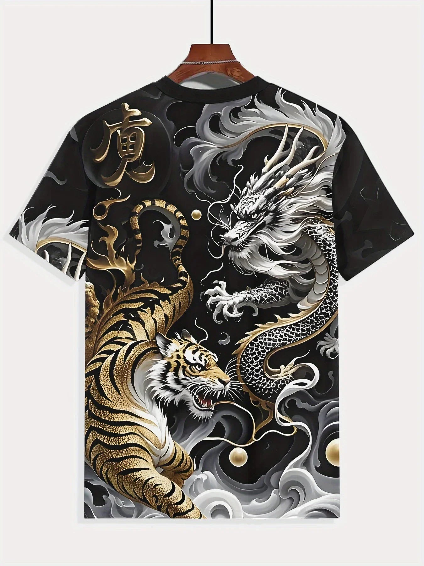 T-shirt gráfica de verão para homem S com design de duelo entre dragão e tigre, manga curta casual, moda 2025, gola redonda