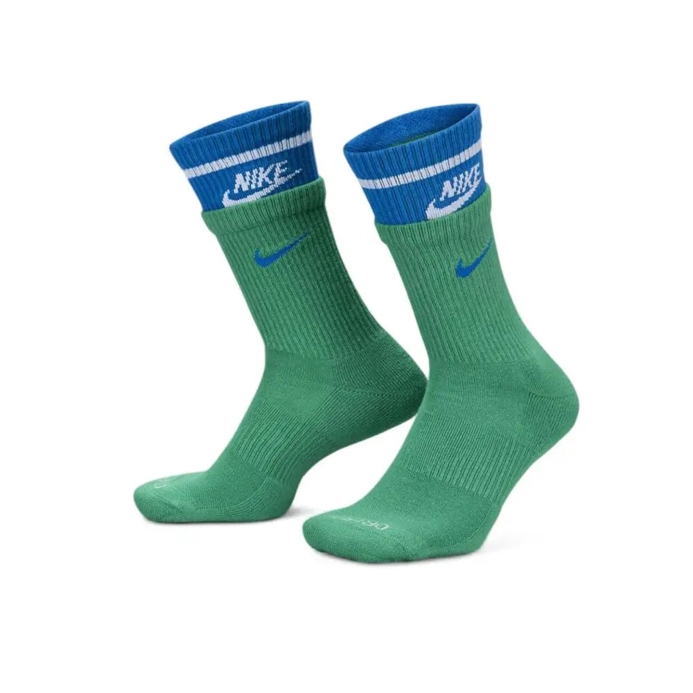 Nike EVERYDAY CREW: Stylish, comfortable, slip-resistant, and durable unisex soft basketball socks (3-pack)  DA2123-100