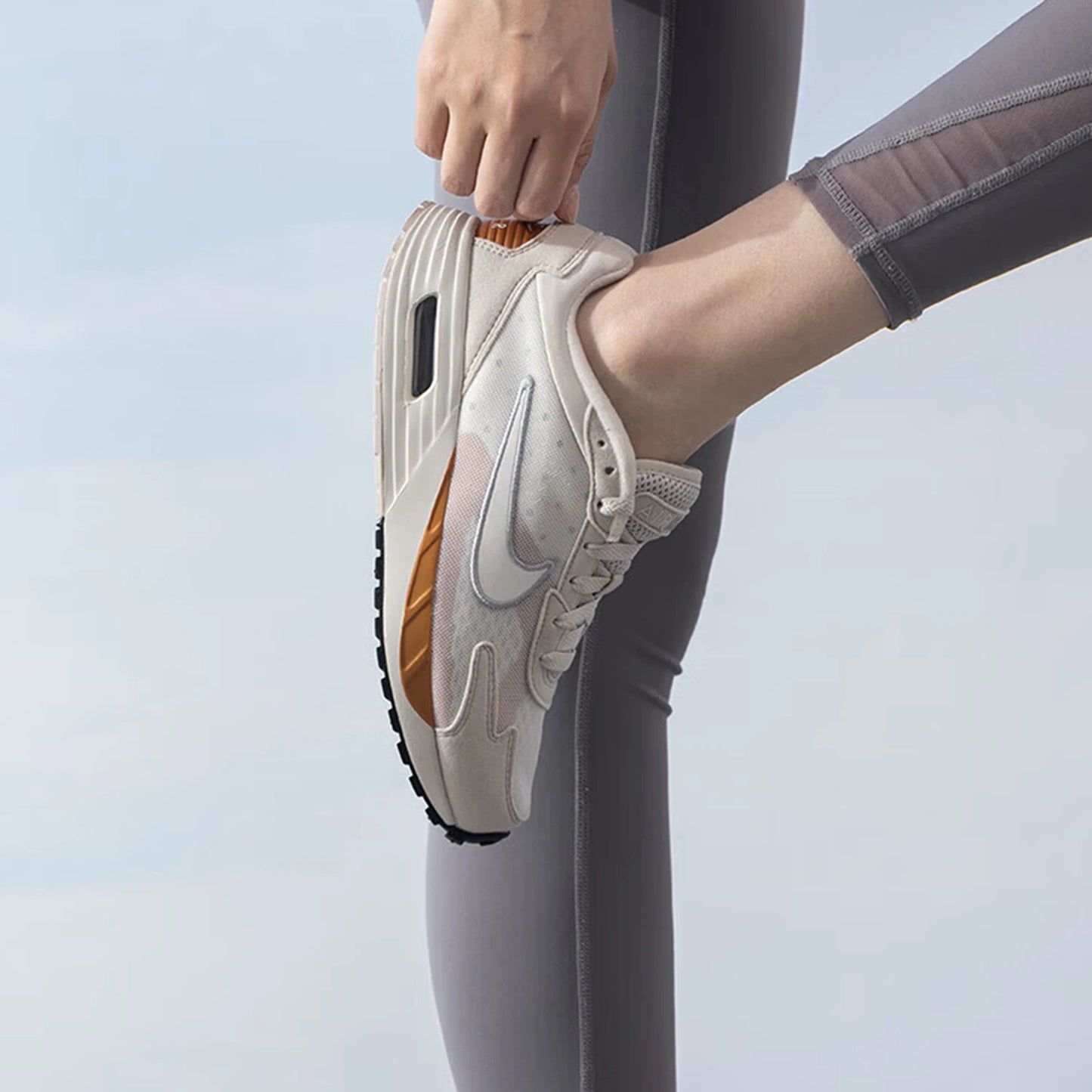 Dámské lehké běžecké boty Nike Genuine Air Max Solo FN0784-105