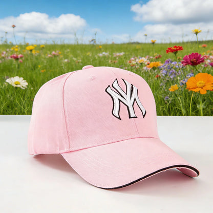 Moderne baseballkasket: Giv dit udendørslook et løft! Med klassiske New York-logoer og retro-badges er den både moderigtig