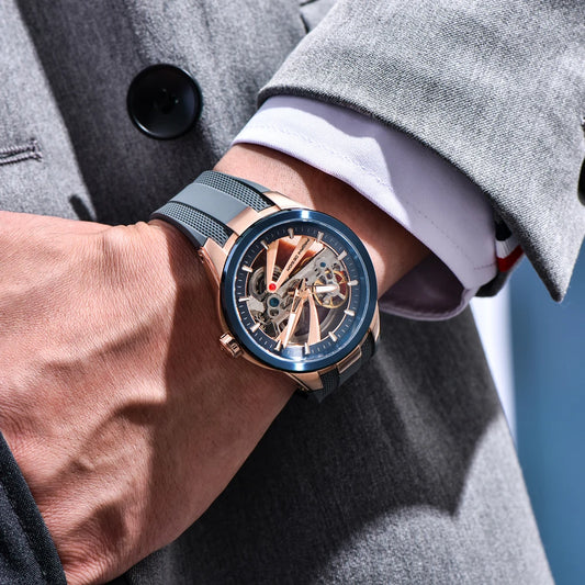 Pánské hodinky PAGANI DESIGN – Luxusní mechanický model s automatickým nátahem, typu „skelet“ (s otevřeným srdcem), vybavený tourbillonem, safírovým sklem s antireflexní úpravou, vodotěsné a s luminiscenčními prvky.