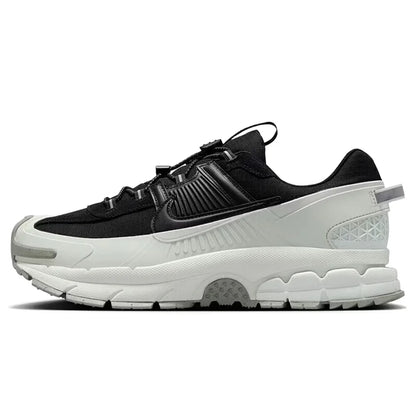 Nike Zoom Vomero 5 Roam : chaussures de course unisexes basses, souples, résistantes et imperméables, pour l'entraînement, la ville et les trajets quotidiens, modèle FV2295-201