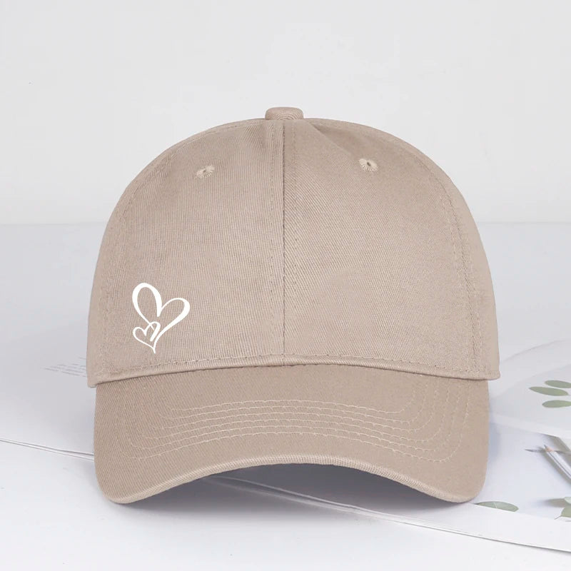 Gorra de béisbol minimalista con estampado de dos corazones, para mujer y hombre, suave y ajustable, estilo «dad hat», informal, con temática romántica, para el sol