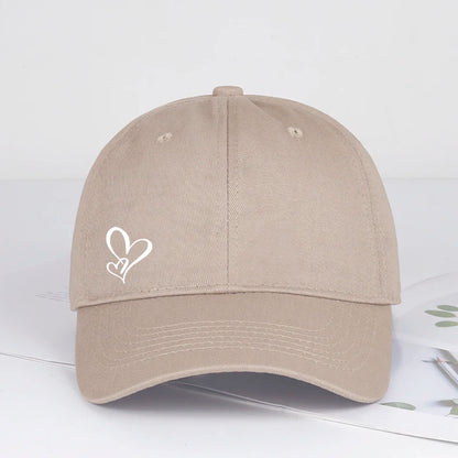Gorra de béisbol minimalista con estampado de dos corazones, para mujer y hombre, suave y ajustable, estilo «dad hat», informal, con temática romántica, para el sol