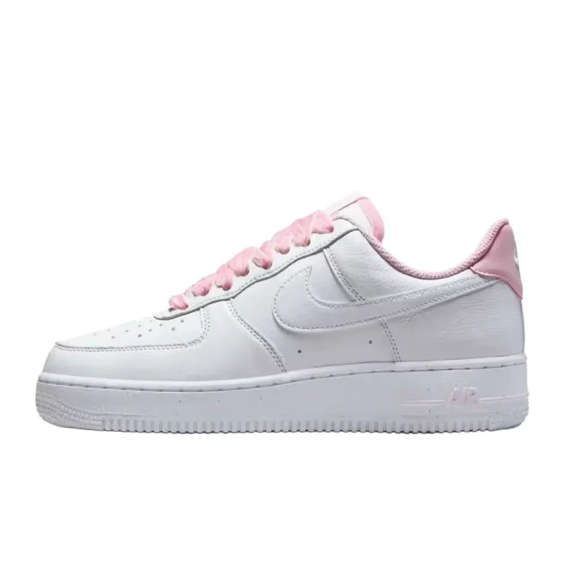 Nike Air Force 1 Low Trendy Pink Velvet Laces Stilfulde, unikke, komfortable og alsidige lave sneakers til kvinder HV4403-601
