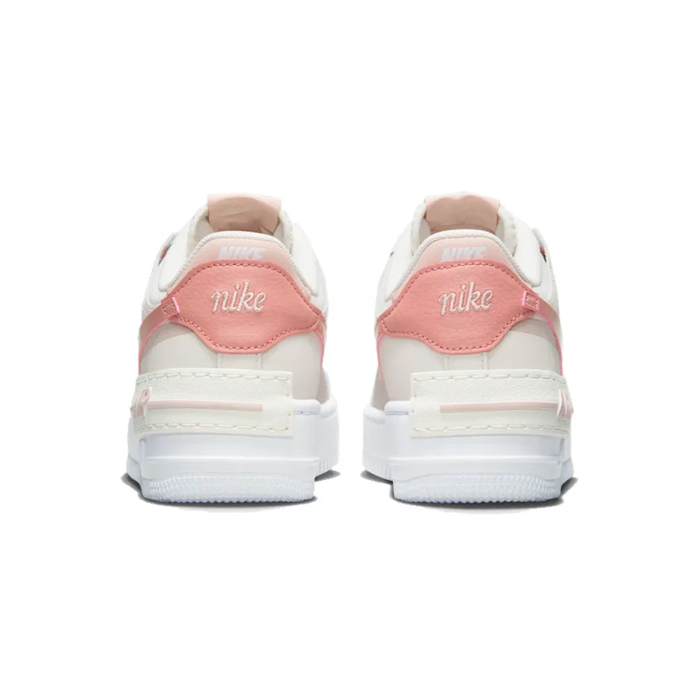 Nike Air Force 1 sneakers – skridsikre, slidstærke, klassiske, alsidige fritidssko og skatesko. Model: DZ1847-001