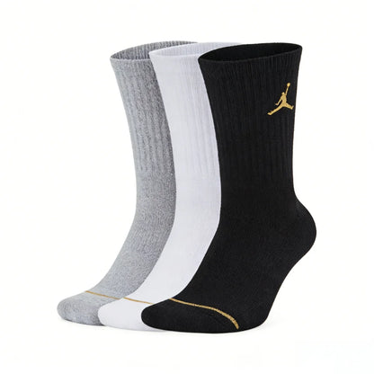 Nike EVERYDAY CREW: Stylish, comfortable, slip-resistant, and durable unisex soft basketball socks (3-pack)  DA2123-100