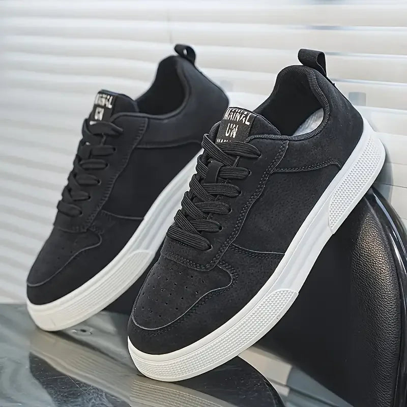 1 pair Sports Casual Skateboarding Shoes Comfortable and Fashionable, with a snug upper that fits the foot and a slip-resistant,
