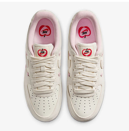 Oficiálne originálne dámske nízke tenisky Nike AIR FORCE 1 HV5992-111