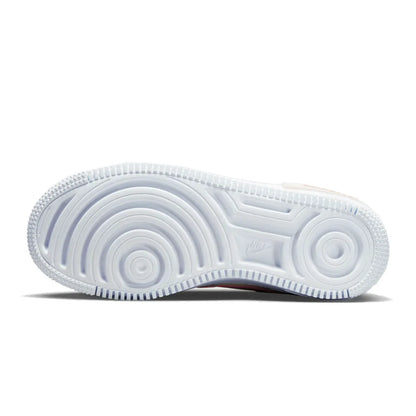 Nike Air Force 1 sneakers – skridsikre, slidstærke, klassiske, alsidige fritidssko og skatesko. Model: DZ1847-001