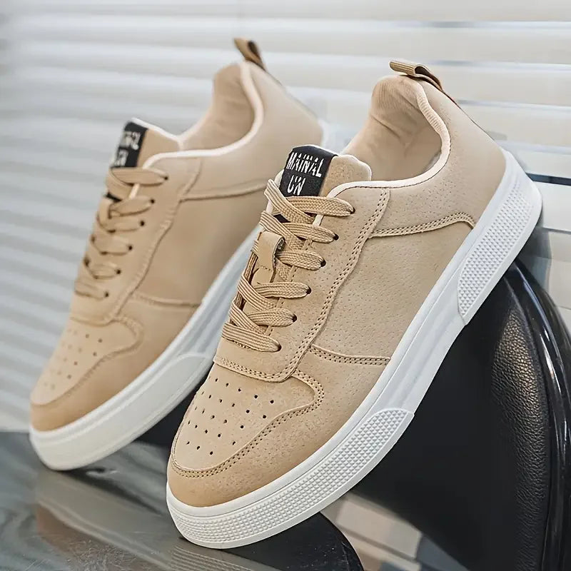 1 pair Sports Casual Skateboarding Shoes Comfortable and Fashionable, with a snug upper that fits the foot and a slip-resistant,