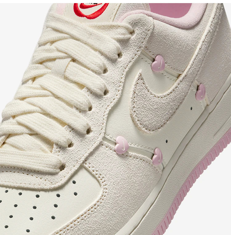 Oficiálne originálne dámske nízke tenisky Nike AIR FORCE 1 HV5992-111