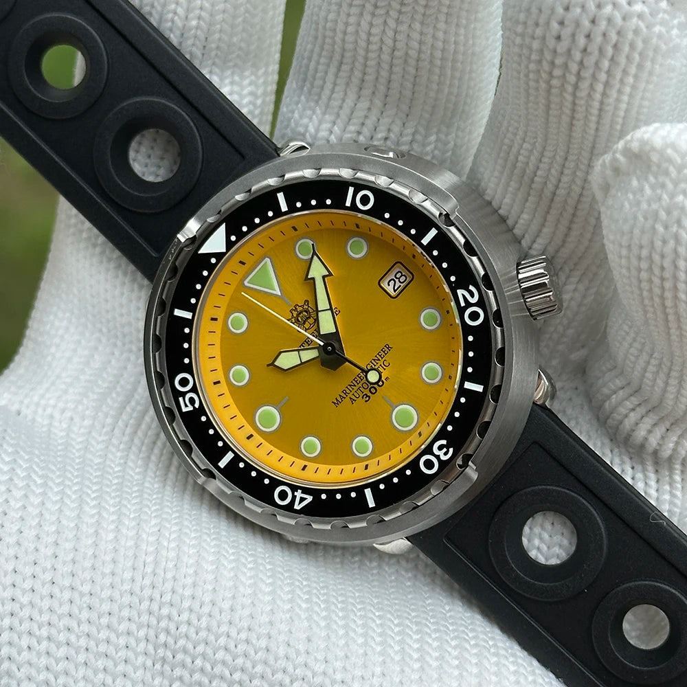 STEELDIVE Popular SD1975 47.5MM Case Red Dial 300M Waterproof AR Sapphire Glass Tuna Dive Mens  NH35 Automatic Watches for You