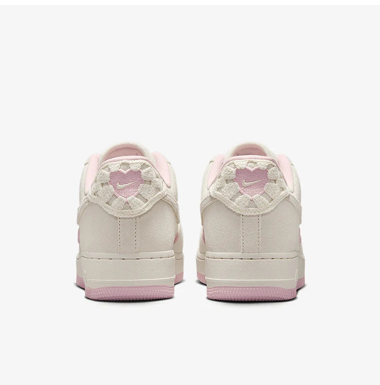Oficiálne originálne dámske nízke tenisky Nike AIR FORCE 1 HV5992-111