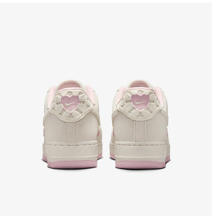 Oficiálne originálne dámske nízke tenisky Nike AIR FORCE 1 HV5992-111