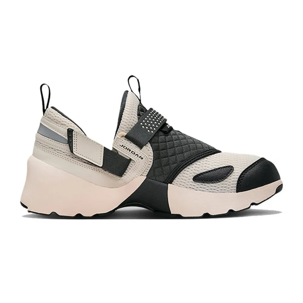 Nike TRUNNER LX: Zapatillas de running para mujer elegantes, versátiles, cómodas y antideslizantes, con amortiguación y durabilidad HQ2164-102