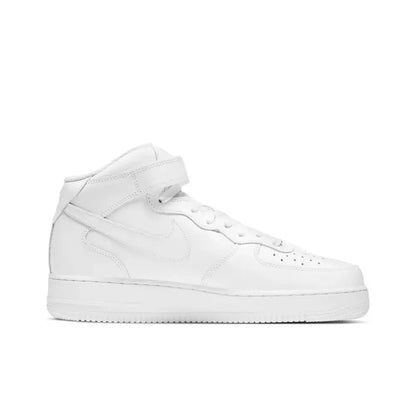Unisex superge Nike Air Force 1 Mid – klasičen dizajn, oblazinjena podpora gležnja za vsakodnevno in vsestransko nošenje CW2289-111