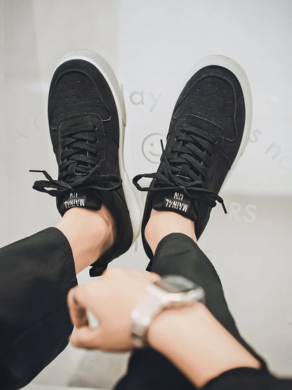 1 pair Sports Casual Skateboarding Shoes Comfortable and Fashionable, with a snug upper that fits the foot and a slip-resistant,