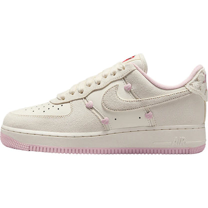 Oficiálne originálne dámske nízke tenisky Nike AIR FORCE 1 HV5992-111
