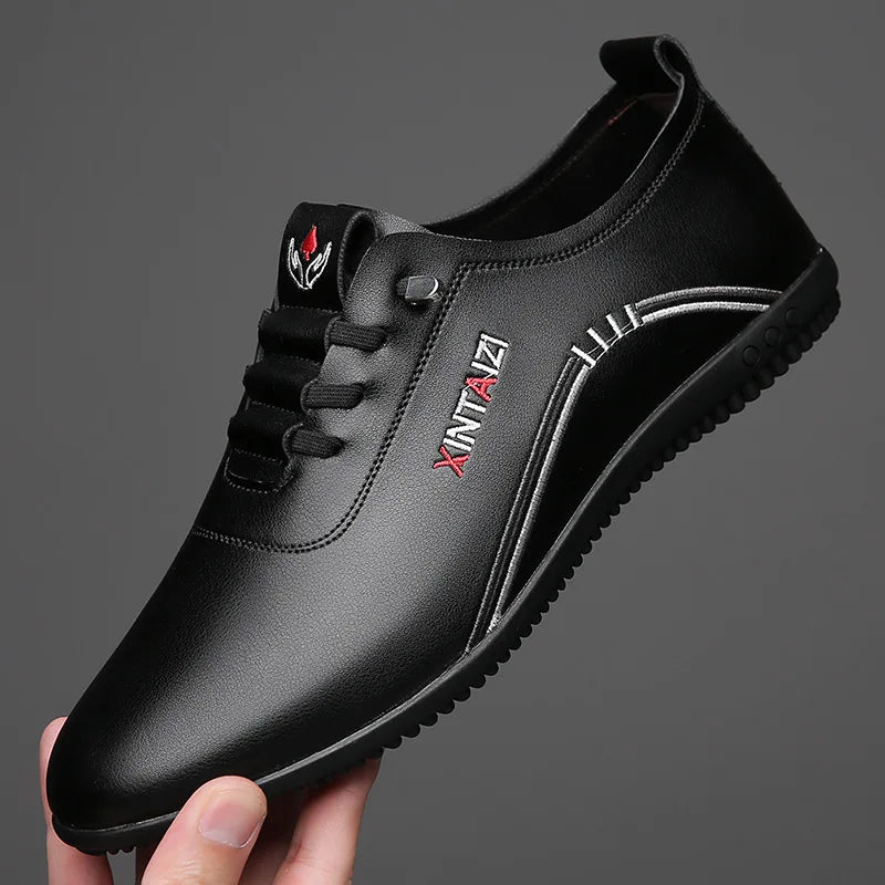 Chaussures en cuir décontractées pour hommes, polyvalentes, affaires, chaussures blanches, mode, anti-ald, mocassins confortables pour hommes, nouveau, léger, plat, 2024