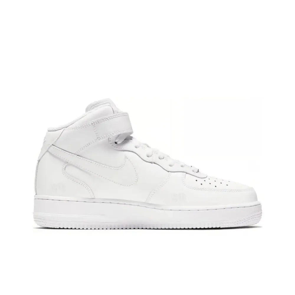 Zapatillas unisex Nike Air Force 1 Mid: sujeción clásica en el tobillo y comodidad acolchada para un uso versátil durante todo el día DD9625-100