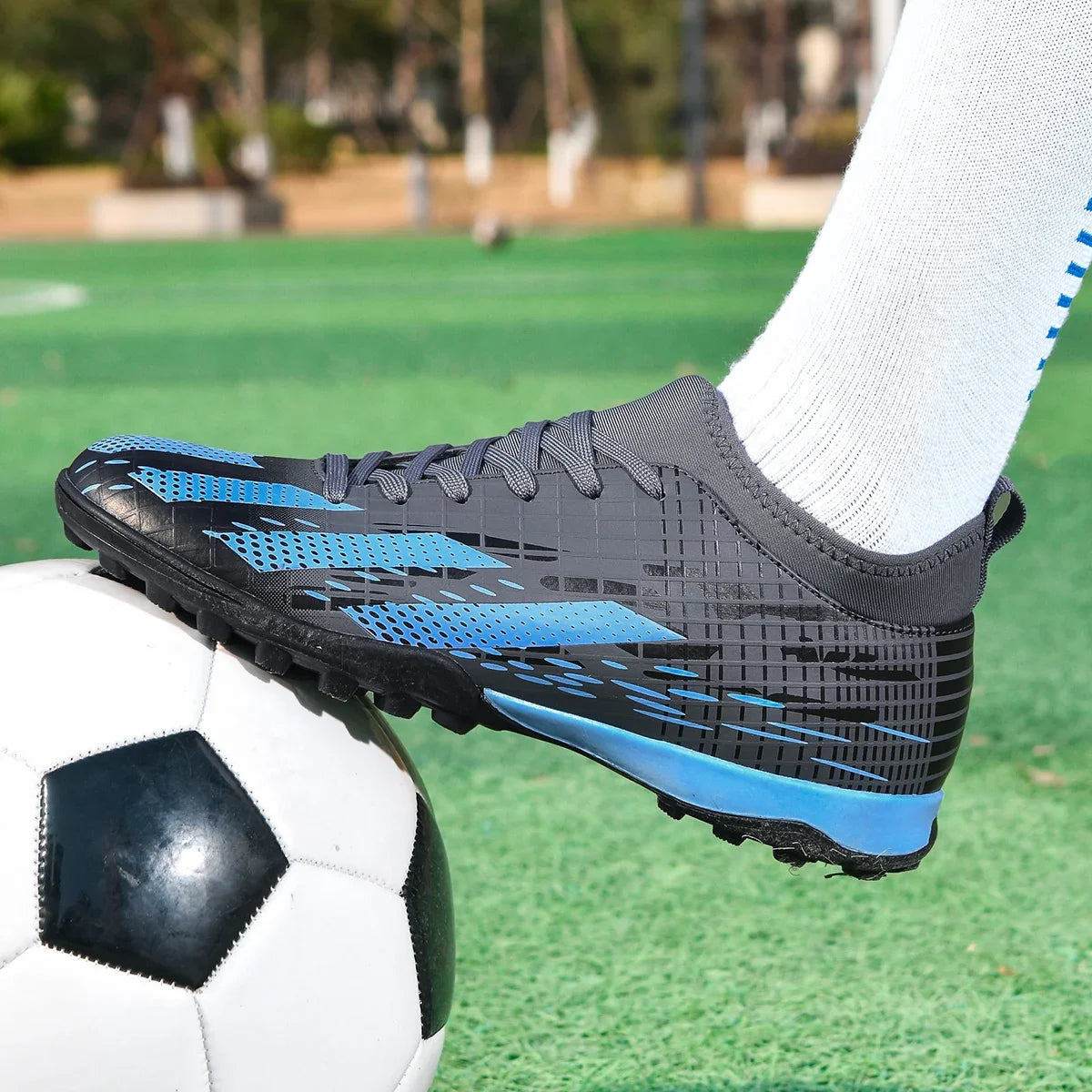 Chaussures de football professionnel pour homme Society TF/FG – Crampons de football – Chaussures d’origine pour terrain de football en salle – Baskets d’entraînement sur gazon