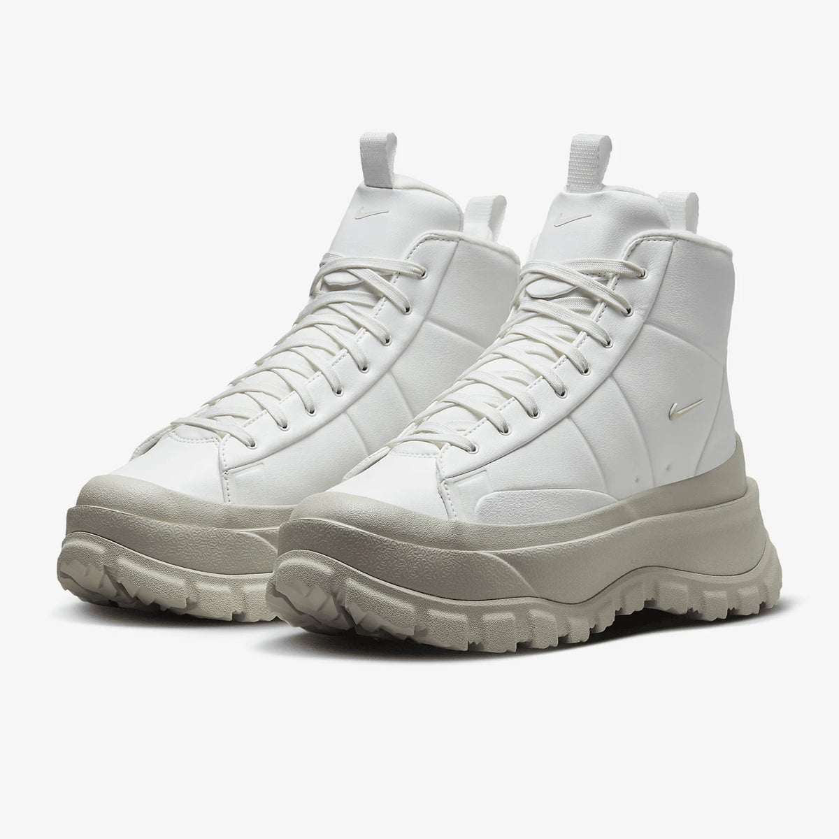 Oficiální dámské jednoduché polokožené tenisky Nike Blazer Roam Mid FQ9065-100