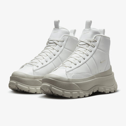 Oficiální dámské jednoduché polokožené tenisky Nike Blazer Roam Mid FQ9065-100