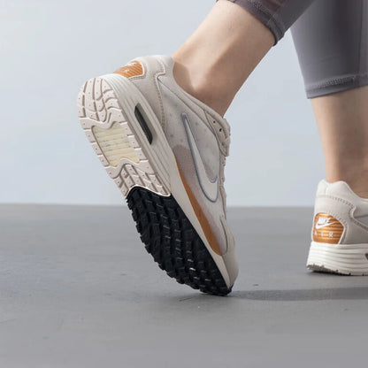 Dámské lehké běžecké boty Nike Genuine Air Max Solo FN0784-105