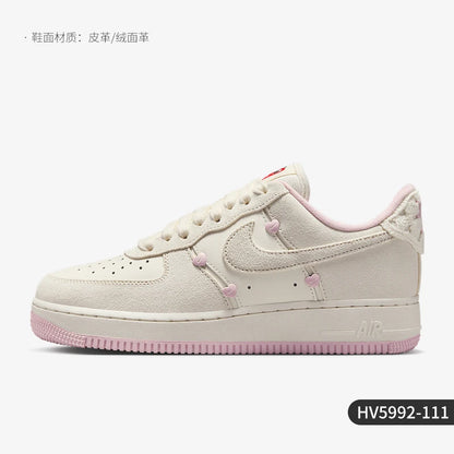 Oficiálne originálne dámske nízke tenisky Nike AIR FORCE 1 HV5992-111