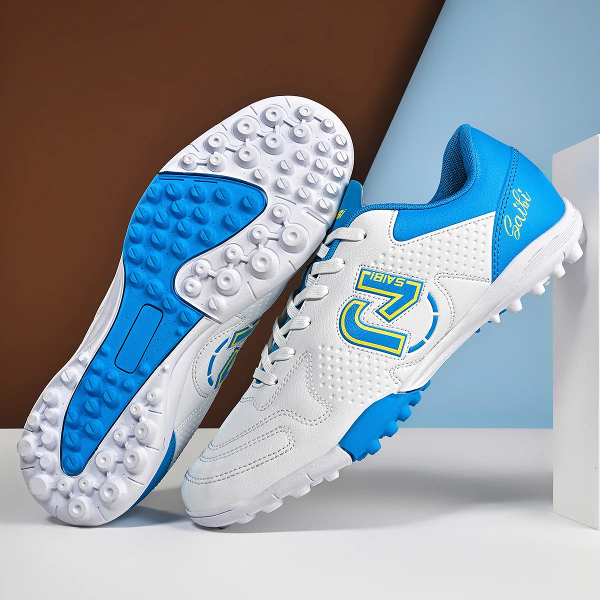 Low-top, studded soccer shoes, unisex, TF and FG, slip-resistant and wear-resistant, available in 4 colors to choose from.