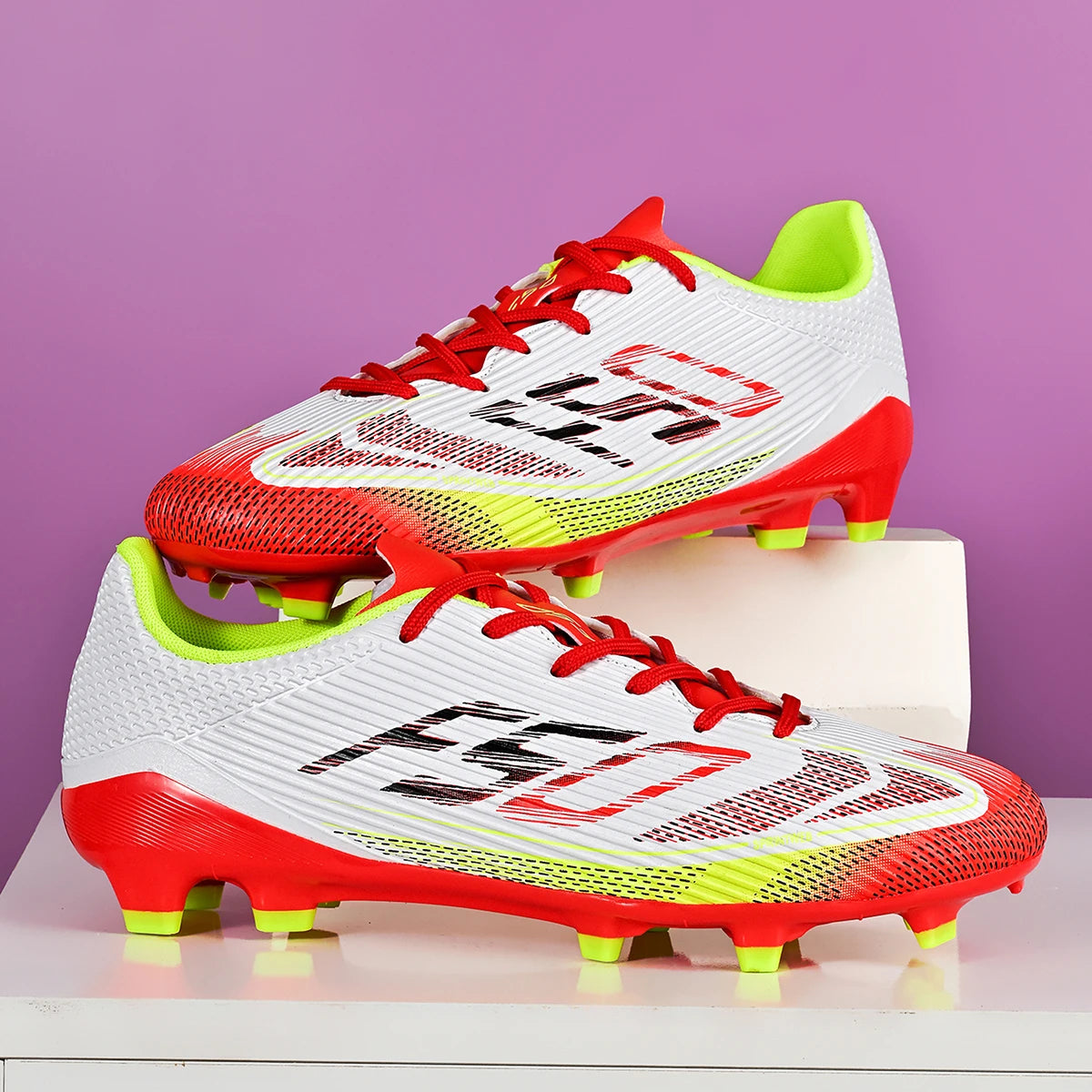 Chaussures de football AG FG pour hommes, semelles amortissantes en PU, crampons antidérapants pour adultes, pour entraînements de football de haute intensité sur pelouse extérieure.