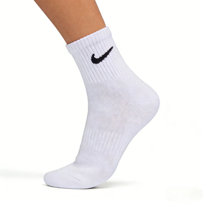 Calzini da basket casual imbottiti a taglio medio Nike, confezione mista unisex, bianchi SX7667-100