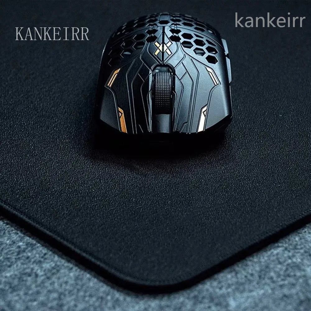 Svart Speed-musmatta i enfärgad design med hög elasticitet, halkfri undersida, premium gamingmusmatta för e-sport med ultrafin yta, deskmat