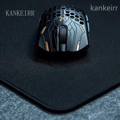 Svart Speed-musmatta i enfärgad design med hög elasticitet, halkfri undersida, premium gamingmusmatta för e-sport med ultrafin yta, deskmat