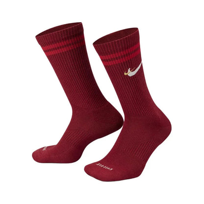 Nike EVERYDAY CREW: Stylish, comfortable, slip-resistant, and durable unisex soft basketball socks (3-pack)  DA2123-100