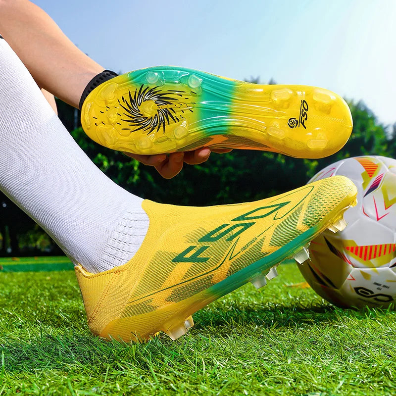 Nouvelles chaussures de football pour hommes, crampons pour terrain en herbe, de haute qualité, antidérapantes, légères, mi-hautes, pour les matchs en extérieur, chaussures de sport, très vendues pour l'entraînement.