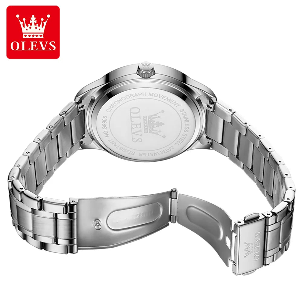 Relógio de quartzo para homem OLEVS 9906, modelo quadrado adornado com diamantes, bracelete em aço inoxidável, estanque, com calendário duplo; um relógio de pulso de luxo, original, ideal para o ambiente profissional.