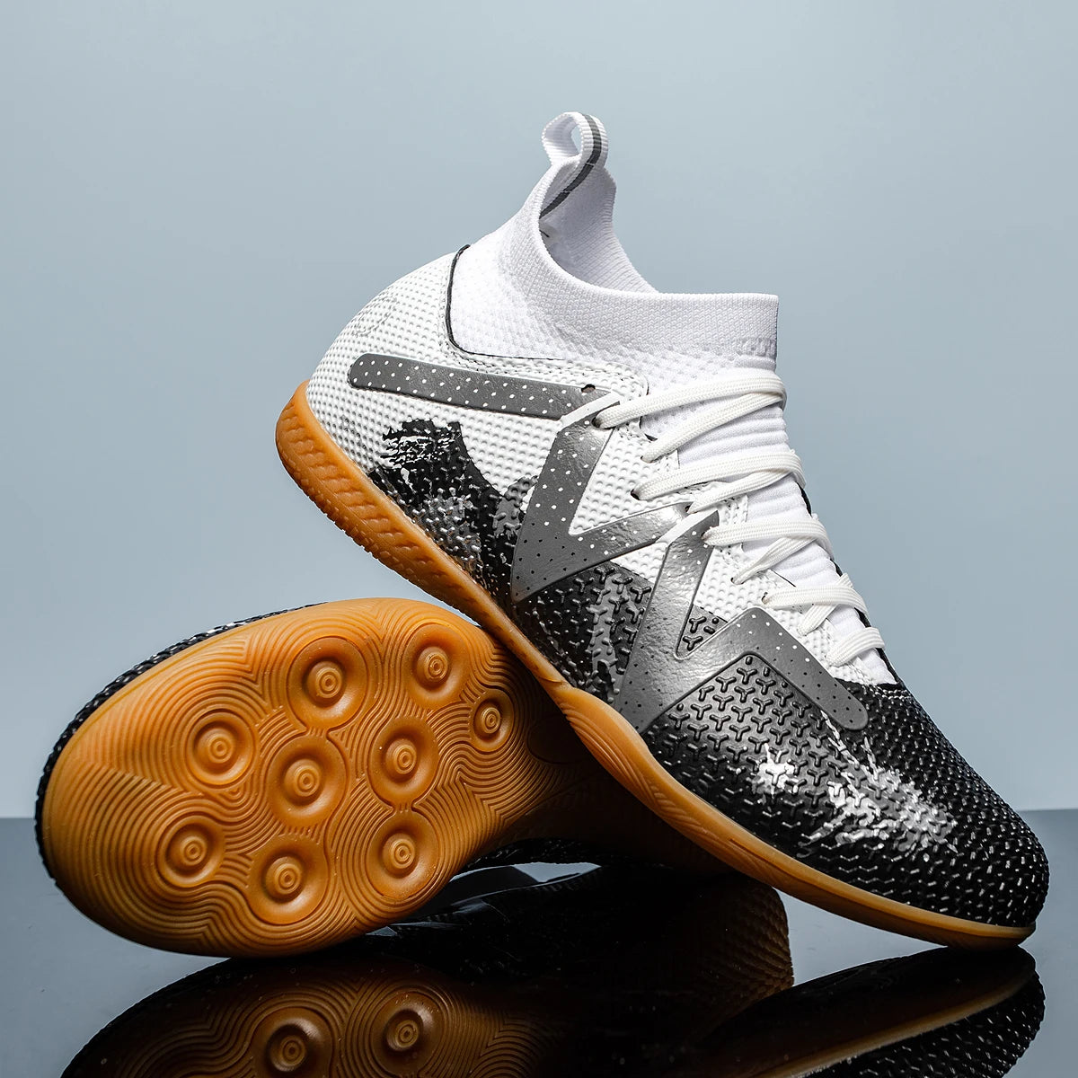 New Men's Football Shoes Society Cleats Professional Soccer Shoes Indoor Fast Football Field Boots Sneakers Boy Original Training