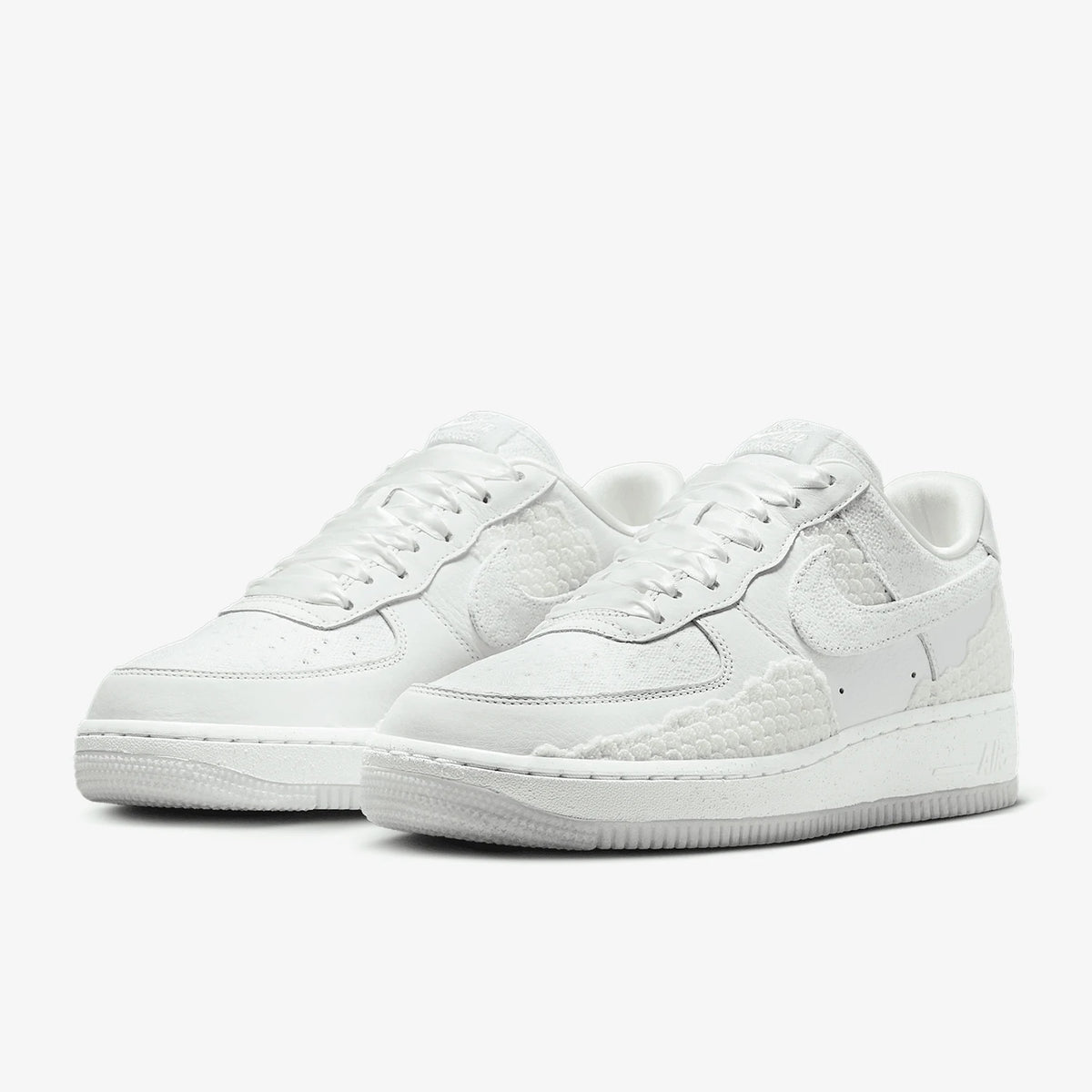 Nike Authentic Air Force 1 AF1 Damen-Sneaker im klassischen Stil mit dicker Sohle HV6011-111