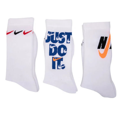 Nike EVERYDAY CREW: Stylish, comfortable, slip-resistant, and durable unisex soft basketball socks (3-pack)  DA2123-100