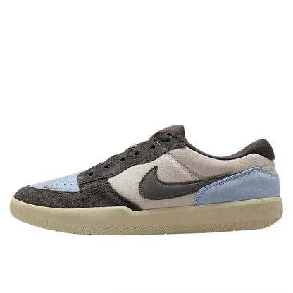 Nike SB Force 58 – modne, minimalistyczne, wygodne, stylowe i wytrzymałe obuwie codzienne z niską cholewką, unisex, DV5477-007